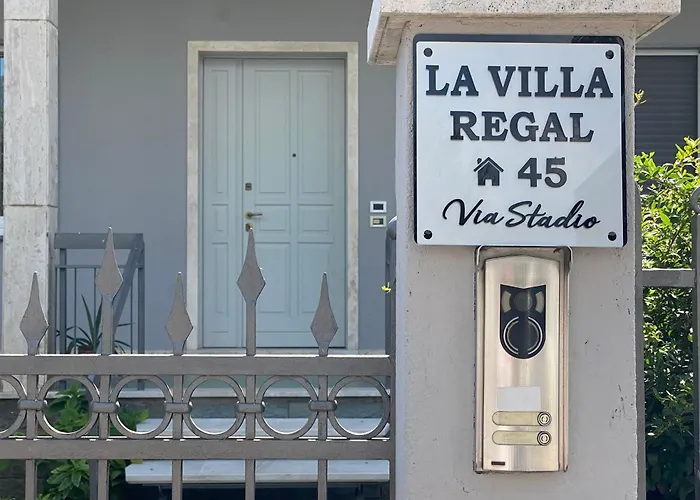 ゲストハウス La Regal *